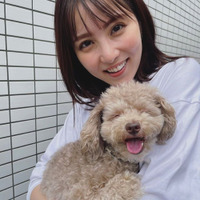 石川恋、愛犬との2ショット公開！「かわいい」「和みます」と反響 画像