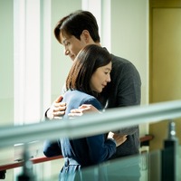 【韓国ドラマ】はじまりは1本の髪の毛から…真実を知った妻の壮絶な復讐劇『夫婦の世界』