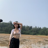 豊田ルナ、泥だらけビキニ姿のセクシー写真公開！　 画像