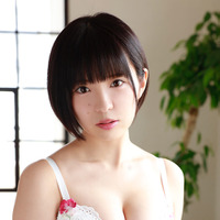 美少女アイドル・朝倉ゆりがグラビア登場！純白下着で素肌まぶしいグラビアカットも！ 画像
