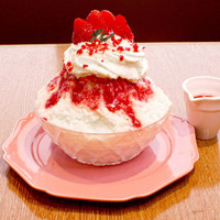 センナリヤフルーツパーラーで「フルーツとレアチーズケーキのかき氷」新発売 画像