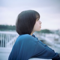 森七菜、「深海」リリース記念生配信イベントにYOASOBIがサプライズ登場！