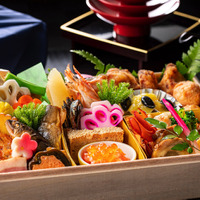 ヒルトン東京、日本料理「十二颯」から初のテイクアウトおせち！伝統料理に加えてグラタンやふぐの唐揚げも
