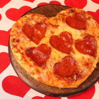 ドミノ・ピザからバレンタイン限定のキュートな「ラブロニピザ」登場 画像