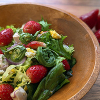 ブロンコビリー、新鮮な春野菜をたっぷり使った「サラダバー」9日から 画像