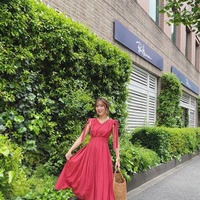 石川恋、フェミニンコーデの女性誌オフショ公開「完璧な美しさ」「大人女子感」 画像