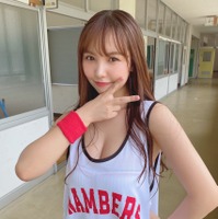 NMB48・本郷柚巴、胸元セクシーなバスケユニフォーム姿を披露 画像