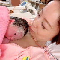 鈴木亜美、第三子女児出産を報告 画像