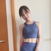 SKE48・須田亜香里、引き締まった腹筋チラリ！「美しいボディーライン」と注目集める 画像