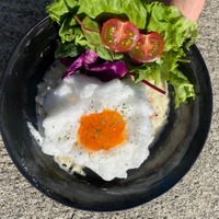 全国の消費者が選ぶ日本一の“目玉焼きのせごはん”が決定！「全国めだま焼き丼グランプリ」 画像