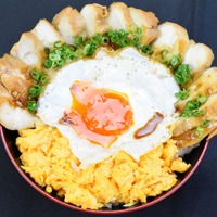九州・沖縄エリア地鶏チャーシューの目玉焼き丼(登利亭)