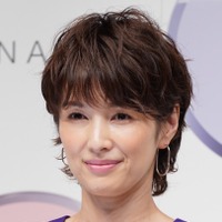 吉瀬美智子、48歳ミニスカ姿が美しすぎる 画像
