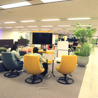 【進化するオフィス】9年前からフリーアドレスを導入！ ハイブリッドワークに向けてリニューアルされたコニカミノルタジャパンのオフィス 画像