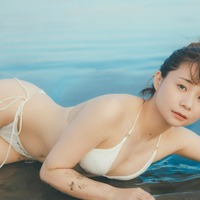 人気グラビアアイドル・真奈の最新写真集が発売決定！青がテーマの爽やかな1冊