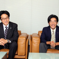 NTTドコモ 先進技術研究所 コミュニケーションメディア研究グループ 主任研究員の高畑実氏（右）と林宏樹氏（左）