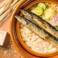 こめの家 目黒店、秋季限定「秋刀魚の土鍋ご飯」を提供開始 画像