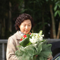『花より美しく』家族の葛藤や恋愛だけでなく、家族を支える50代前半の女性の微妙な心情を描いた家族ドラマで、韓国で高視聴率をマークした作品。