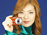 カシオ、「EXILIM CARD EX-S500」のテレビCMに元宝塚の彩輝直を起用 画像