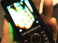 【ビデオニュース】アルマーニ携帯を動画でチェックする！ 画像