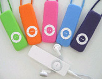　ファーストリテイリングは、ユニクロブランドとしてiPod shuffle用ケース「color wear for iPod shuffle」を7月11日に発売する。なお、音楽機器向けの商品展開は、同社初の試みとなる。