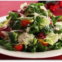ケールと彩り野菜のサラダ
