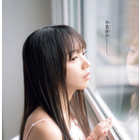 齊藤京子、キャミソール姿で窓の外を見つめ…アイドル最後の“切なげ”グラビアカット 画像