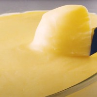 生地に練りこめる限界値のたっぷりバター（含有率34％）