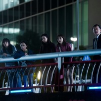 映画『おいハンサム!!』新場面写真解禁！吉田鋼太郎、ゴルフクラブ片手にプールを闊歩