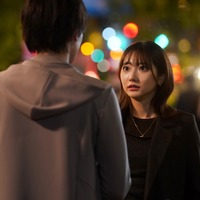 映画『おいハンサム!!』新場面写真解禁！吉田鋼太郎、ゴルフクラブ片手にプールを闊歩