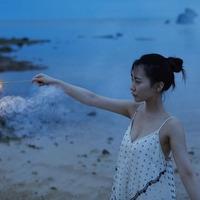 田中美久、谷間ちらりの美少女カットで「エモい夏」宣言 画像
