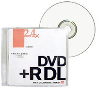 　長瀬産業は、10枚/5枚パックだと1枚あたり700円を切るDVD+R DLメディア「TRANSDISC C-DVD+RDL-RPW」と、日本国内製造ながら1枚あたり60円の16倍速DVD-Rメディア「TRANSDISC C-DVD-16R-TPW50」を、7月15日に同社直販サイト「DVDirect」にて発売した。