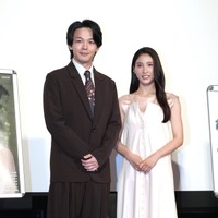 中村倫也、土屋太鳳【撮影：小宮山あきの】