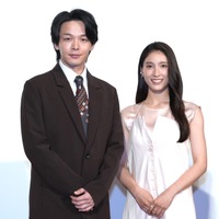 中村倫也、土屋太鳳【撮影：小宮山あきの】