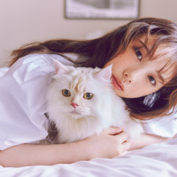 乃木坂46・与田祐希、愛猫と一緒に雑誌『bis』へ　旬のアイドル＆モデルも多数登場 画像