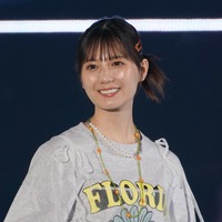 日向坂46・小坂菜緒のメガネ女子姿にファン悶絶 画像