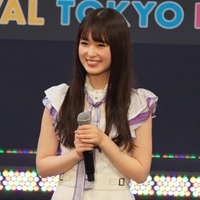 乃木坂46・小川彩、眩しすぎる純白テニスウェア姿披露 画像