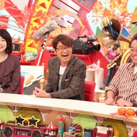 （左から）菊池桃子、さまぁ～ず（大竹一樹、三村マサカズ）　(C)フジテレビ