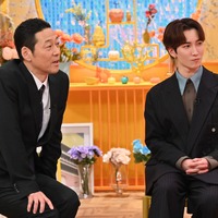 10月31日放送『この世界は1ダフル』東野幸治、渡辺翔太　(C)フジテレビ