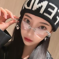 おしゃれレベル高っ！ 堀未央奈、イケイケなメガネ姿をSNS投稿 画像