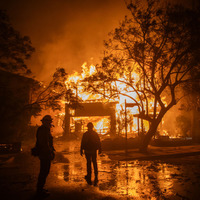 アメリカ・ロサンゼルス周辺で山火事発生（Photo by Apu Gomes/Getty Images）