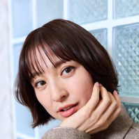 縦型ショートドラマ『元カレ図鑑』に出演する篠田麻里子