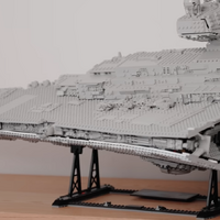 レゴについての詳しい説明はないが、こちらはおそらく「Imperial Star Destroyer」（総ピース数4784）。