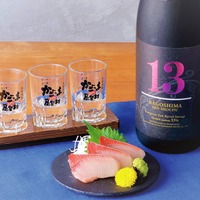 【TAGIRUBA】「鹿児島焼酎3種飲み比べ」イートイン1,100円（焼酎30ml×3杯）、茶ぶりお刺身　イートイン660円（3切）