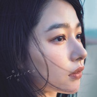 「桜井日奈子10周年記念写真集 鴇色」（東京ニュース通信社刊）