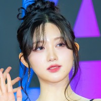 IVE・ガウル、色香漂う“網タイツ姿”に視線釘付け！「限界突破してる」「色気プンプン」【PHOTO】