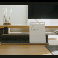 GrovemadeのThe Note-Taking Kit。ノートパッドとディスプレイレール、整理棚の三点セットで生産性向上をサポートする。