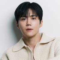 福士蒼汰と共演で話題のキム・ソンホ、新たなプロフィール写真を公開！『おつかれさま』でも存在感 画像