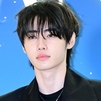 「横顔が芸術」ENHYPEN・ソンフン、どの瞬間も“絵になる”圧巻ビジュアルに視線釘付け！【PHOTO】