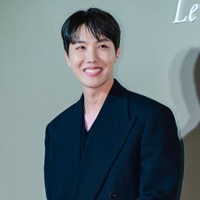 BTS・J-HOPE、日本人デザイナー手掛けるお気に入りブランドの服でインドネシアへ【独自写真】