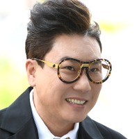 初婚は1年で終了　約7億円の借金を完済した韓国歌手（51）、年下妻とすでに婚姻届を提出していた！